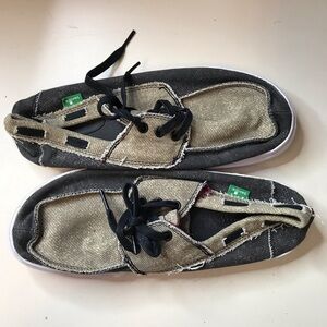 Sanuk Gray And Tan Sneakers Size 5 MEN (womens 7)